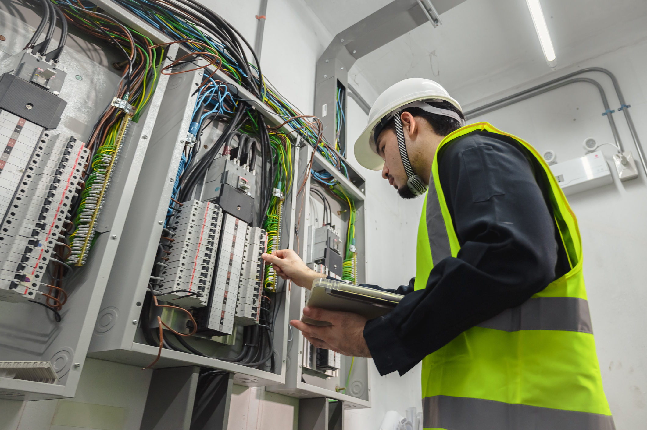 industrial electrician